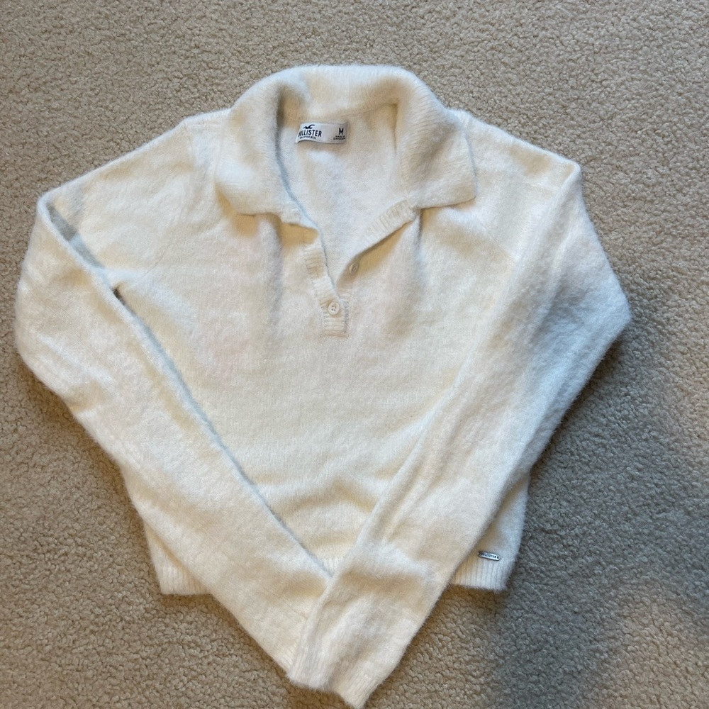 Hollister Cream V-Neck Sweater